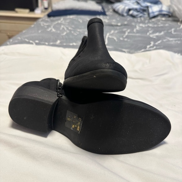 Womens  Stacked Block Heel Ankle Booties - Picture 5 of 5